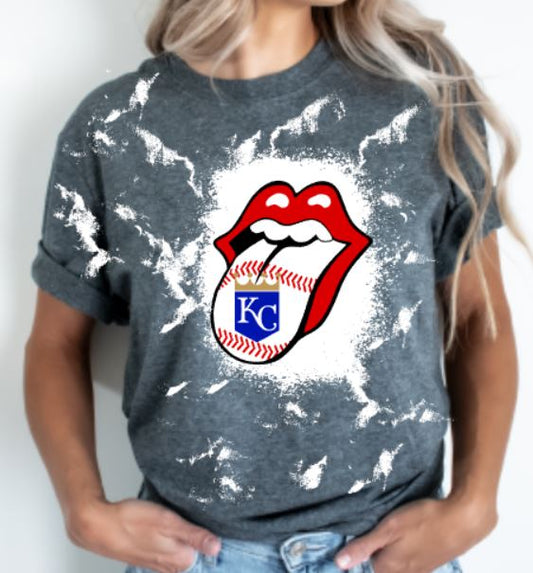 Royals kiss